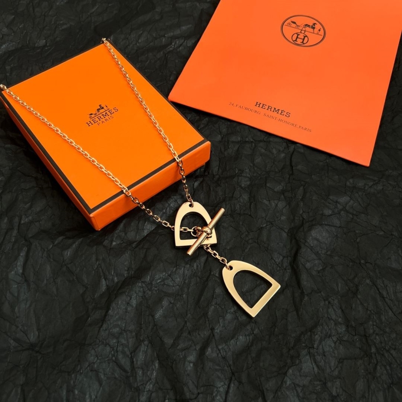 H**me5 necklaces